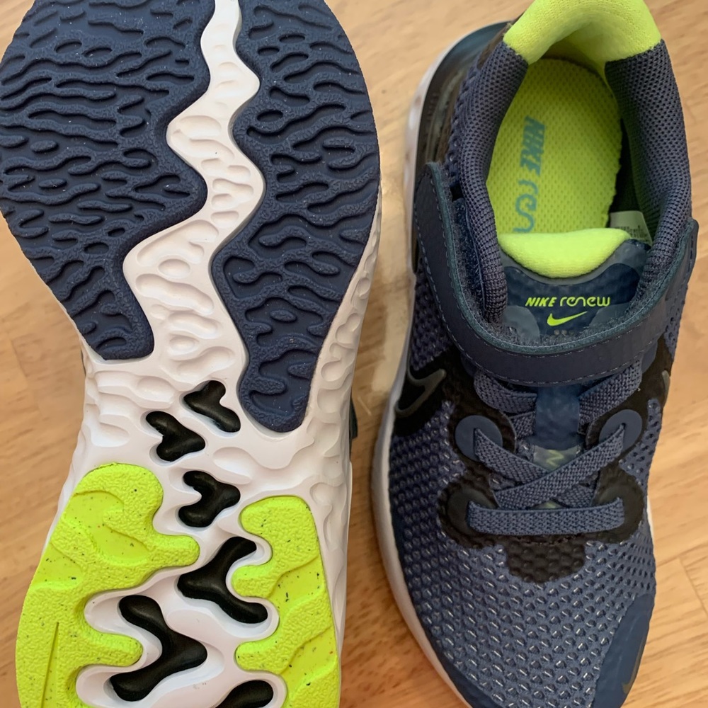 New Nike toddler 11c never worn